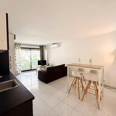 B065 Calme Proche Centre Garage Cannes